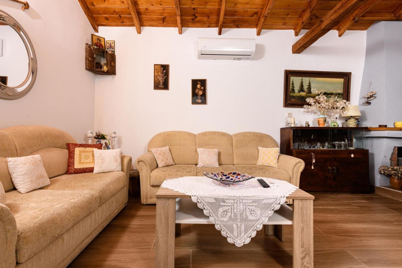 Villa Suzana Mikros Prinos Exterior photo